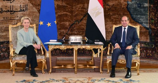 الرئيس السيسى يؤكد لرئيسة مفوضية الاتحاد الأوروبي رفض مصر القاطع لتهجير الفلسطينيين بالنزوح داخليا أو بالتهجير خارج أراضيهم.. ويشدد على ضرورة وقف إطلاق النار فى غزة وحماية المدنيين وإيصال المساعدات للأهالى