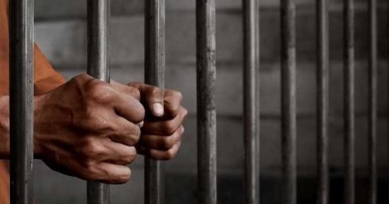 المشدد 10 سنوات لعاطل لسرقته سائقا تحت تهديد السلاح الأبيض في الإسكندرية