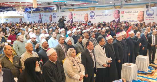 ممثلو الكنيسة بالبحر الأحمر: العالم كله يعلم جيدا ما بذله الرئيس من أجل مصر