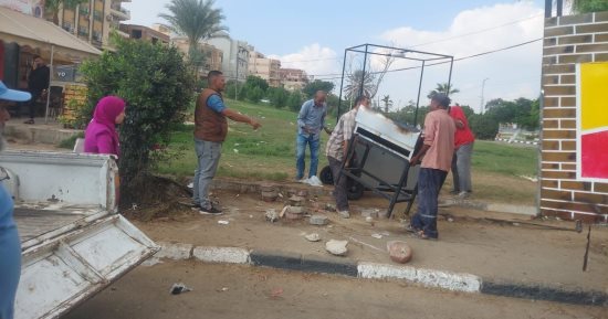 حملات لإزالة الإشغالات والتعديات على الطرق بعدة مناطق في الإسماعيلية.. صور