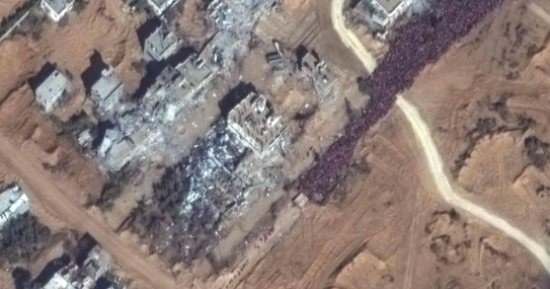 الأقمار الصناعية ترصد كارثة 2023 فى غزة بلقطات للنازحين الفلسطينيين.. صور