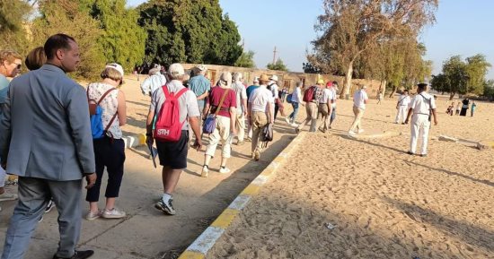 المناطق الأثرية بالمنيا تستقبل وفدا سياحيا فرنسيا لزيارة تونا الجبل بملوى