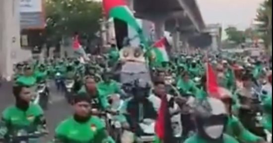 مسيرة ضخمة بالدراجات النارية فى إندونيسيا للتنديد بالعدوان على غزة "فيديو"
