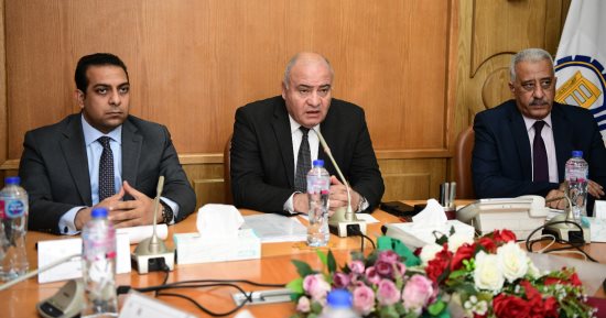 محافظ قنا يبحث الاستعدادات للانتخابات الرئاسية وتجهيز المقار الانتخابية