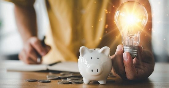 عادات مالية خاطئة تكلفك ثروة.. منها إهدار الطعام وإهمال التخفيضات