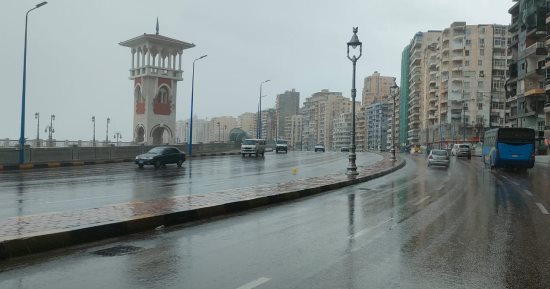 نوة "المكنسة".. أمطار متوسطة بالإسكندرية وارتفاع الأمواج يصل 5 أمتار "فيديو وصور"