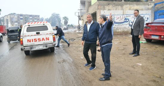 مجلس مدينة كفر الزيات يواصل أعمال شفط مياه الأمطار من الشوارع
