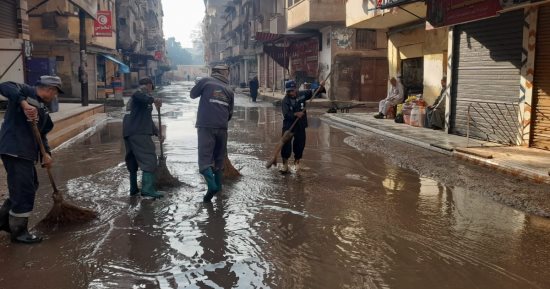 شفط مياه الأمطار واستمرار انعقاد غرف العمليات بمراكز كفر الشيخ.. صور
