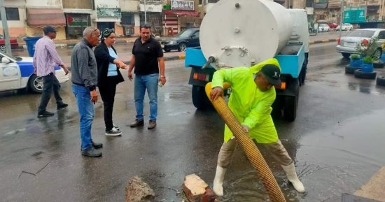 رئيس حى المناخ ببورسعيد: رفع حالة الطوارئ للتعامل مع مياه الأمطار.. صور