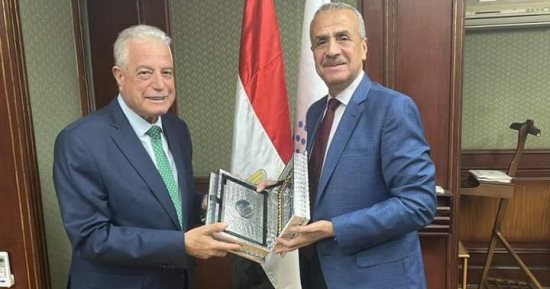 محافظ جنوب سيناء يتابع مؤشرات السياحة مع رئيس جهاز التعبئة العامة والإحصاء