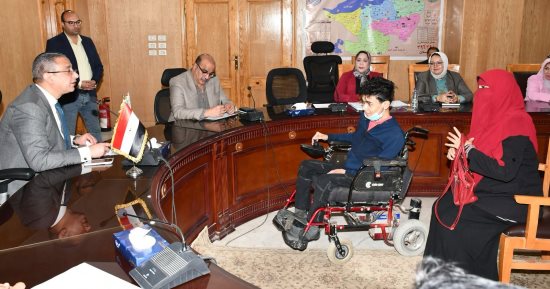 محافظ الفيوم يوجه بتوفير مساعدات عاجلة ومشروعات تنموية للأولى بالرعاية
