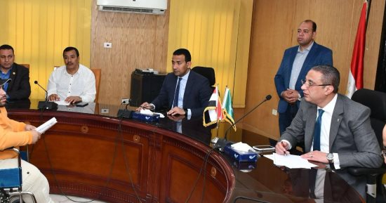 محافظ الفيوم يوجه بسرعة دراسة مشكلة الصرف الصحي بعزبة جنيدي