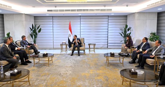 رئيس الوزراء يلتقى رئيس مجموعة أكور الرائدة عالميا فى مجال الضيافة  