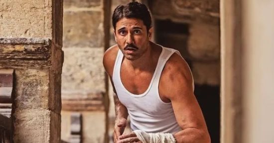 أحمد عز يعود بالزمن فى السينما للمرة الثالثة على التوالى بفيلم "فرقة الموت"