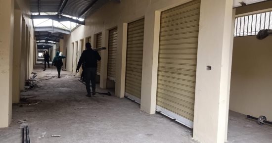 نائب محافظ الجيزة يتفقد التشطيبات النهائية بسوق ابن حزم فى البدرشين.. صور