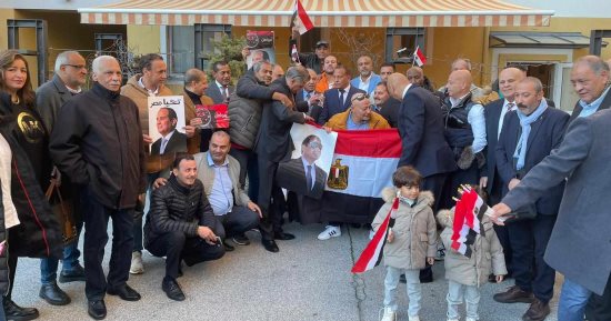 الكيانات المصرية بالخارج تكثف أنشطتها استعدادا لانتخابات الرئاسة.. مؤتمر حاشد بالنمسا لدعم ترشح السيسى.. وتجهيز حافلات بسويسرا لنقل الناخبين للتصويت.. وحملة "مواطن بالخارج" تزيد أنشطتها حول العالم