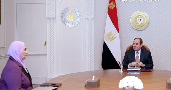 الرئيس السيسي يطّلع على جهود الهلال الأحمر المصرى لإنفاذ المساعدات إلى غزة.. ويؤكد استمرار جهود مصر المكثفة لتقديم وإيصال الدعم الإنسانى لأهالى القطاع.. الرئيس يتابع مع وزيرة التضامن جهود دعم الأشخاص ذوى الهمم