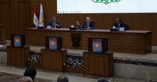 محافظ جنوب سيناء يناقش استعدادات المحافظة لمجابهة السيول