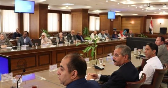 نائب محافظ الجيزة تناقش ملف محو الأمية بالمحافظة