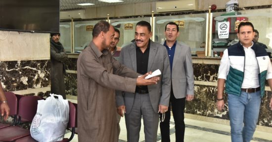 محافظ مطروح يتفقد المركز التكنولوجى لخدمة المواطنين ويتابع تقديم الخدمات