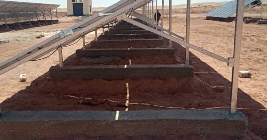 تنفيذا لمبادرة المحافظ وبأيدى الطلاب.. نجاح تشغيل أول مزرعة تعليمية بالطاقة الشمسية بمدارس الوادى الجديد على مساحة 50 فدانا بمدرسة بلاط الزراعية.. واستكمال منظومة إنارة مدارس المحافظة بالطاقة المتجددة.. صور