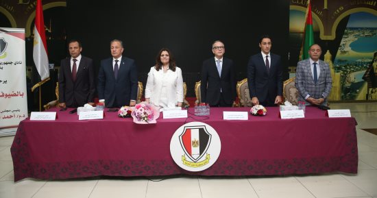 وزيرة الهجرة تلتقى المصريين بالإمارات لحثهم على المشاركة بانتخابات الرئاسة