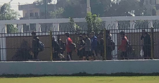 لاعبو كفر الشيخ يغادرون استاد شربين قبل لقاء المنصورة بكأس مصر بسبب المستحقات