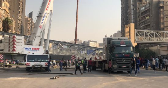 لجنة فنية من مهندسى الطرق والكبارى لفحص سلامة كوبرى مشاة عرابى