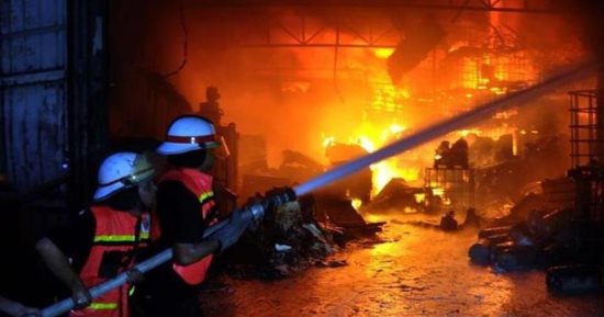 مصرع شخصين على الأقل فى حريق ضخم قرب موسكو.. فيديو