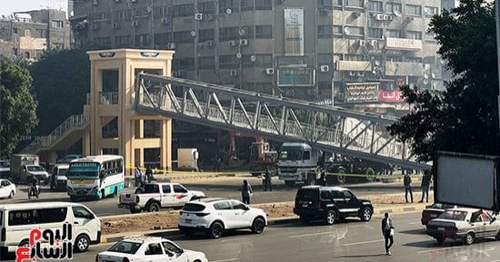 سقوط كوبرى مشاة شارع أحمد عرابى بالجيزة