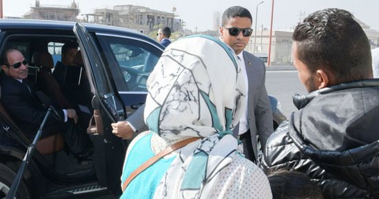 الرئيس السيسى يجرى جولة تفقدية بالجيزة بعد انتهاء مباحثاته مع رئيسي وزراء إسبانيا وبلجيكا.. الجولة شملت أعمال تنفيذ محور عمرو بن العاص الموازى للمريوطية وكمال عامر.. ويتوقف للحديث مع أسرة للاطمئنان على أحوالها