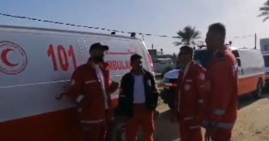 الهلال الأحمر الفلسطيني يجلى جرحى ومرضى من المستشفى المعمداني