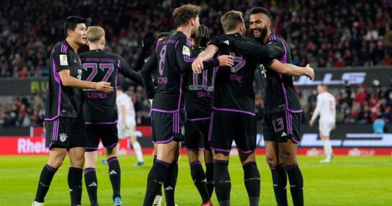 هاري كين يقود بايرن ميونخ لتخطى كولن وتصدر الدوري الألماني مؤقتا