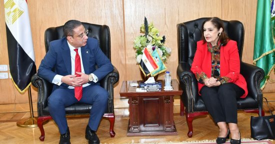 كيف تحارب الفيوم الهجرة غير الشرعية؟.. المحافظ يستقبل رئيس اللجنة الوطنية التنسيقية لمكافحة ومنع الهجرة غير الشرعية.. ويؤكد: المشروعات التنموية توفر فرص عمل متعددة للشباب وتساهم فى مواجهة الظاهرة