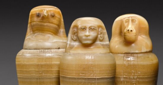 طرح 3 جرار كانوبية تعود للأسرة 26 في مزاد عالمي بلندن.. تخيل سعرها؟