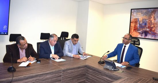 نائب وزير الإسكان يتابع موقف تنفيذ محطة مياه بالعاشر من رمضان