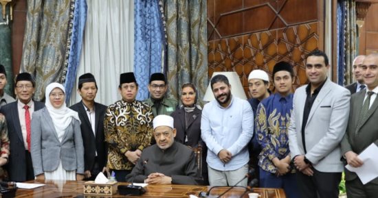 بيت الزكاة والصدقات يوقع اتفاقا مع هيئة الزكاة الإندونيسية فى العمل الخيرى
