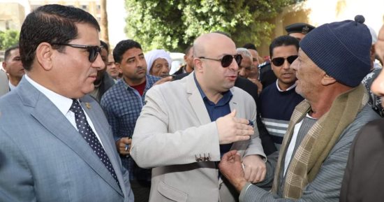 محافظ بني سويف يتفقد مجموعة من الأنشطة ضمن فعاليات "يوم القرية" بالعواونة
