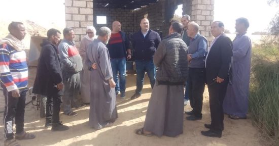 نائب محافظ الجيزة يلتقى أهالى قرية الحيز بالواحات البحرية للاستماع إلى طلباتهم