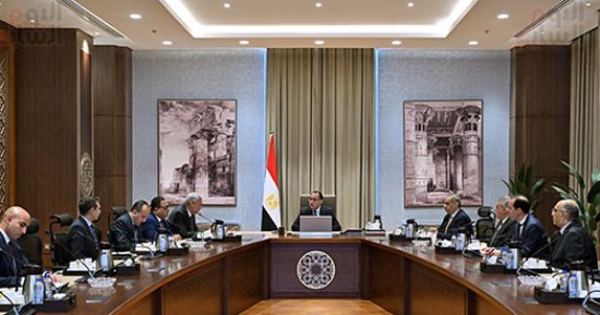 رئيس الوزراء يفتتح 5 صيدليات "إسعاف 24" بعد تطويرها عبر الفيديو كونفرانس