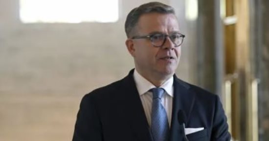 رئيس وزراء فنلندا يحث البرلمان على دعم قانون يشدد قيود الهجرة