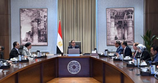 مدبولى يوجه بسرعة الانتهاء من خطة تحويل الأتوبيسات للعمل بالغاز الطبيعى