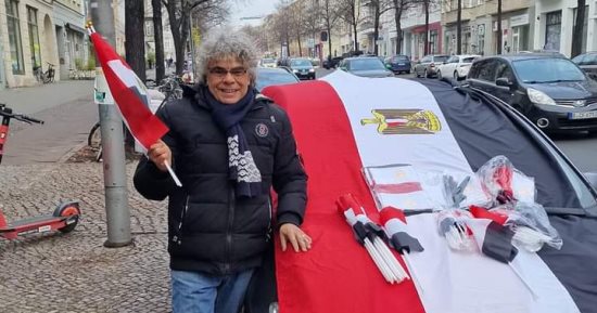 انزل وشارك.. الجالية المصرية بألمانيا تستعد لانتخابات الرئاسة بتجهيز أعلام مصر