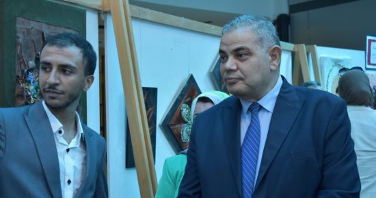 أحمد العربى طالب بكفر الشيخ يبدع برسم اللوحات والجداريات وتشكيل الطين.. صور