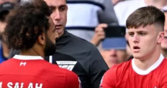 لاعب ليفربول الشاب: صلاح لاعب جيد للغاية وساعدنى بنصائحه كثيرا