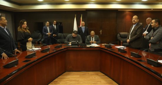 وزير النقل يشهد توقيع عقد استثمار عدد من المنشآت الخدمية بنادي السكة الحديد