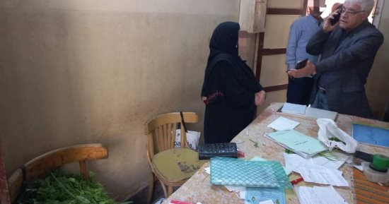 إحالة مدير مدرسة فى الدقهلية و2 آخرين للشئون القانونية بسبب "الملوخية".. صور