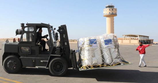 مطار العريش يستقبل طائرات مساعدات لغزة.. ومرور شاحنات وقود للقطاع عبر معبر رفح