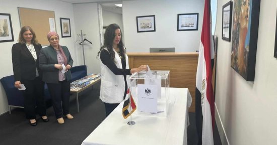 المصريون يتوافدون على سفارة مصر لدى نيوزيلندا للإدلاء بأصواتهم.. صور