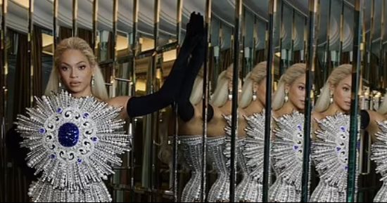 بيونسيه بفستان من المجوهرات فى افتتاحية Renaissance: A Film by Beyoncé